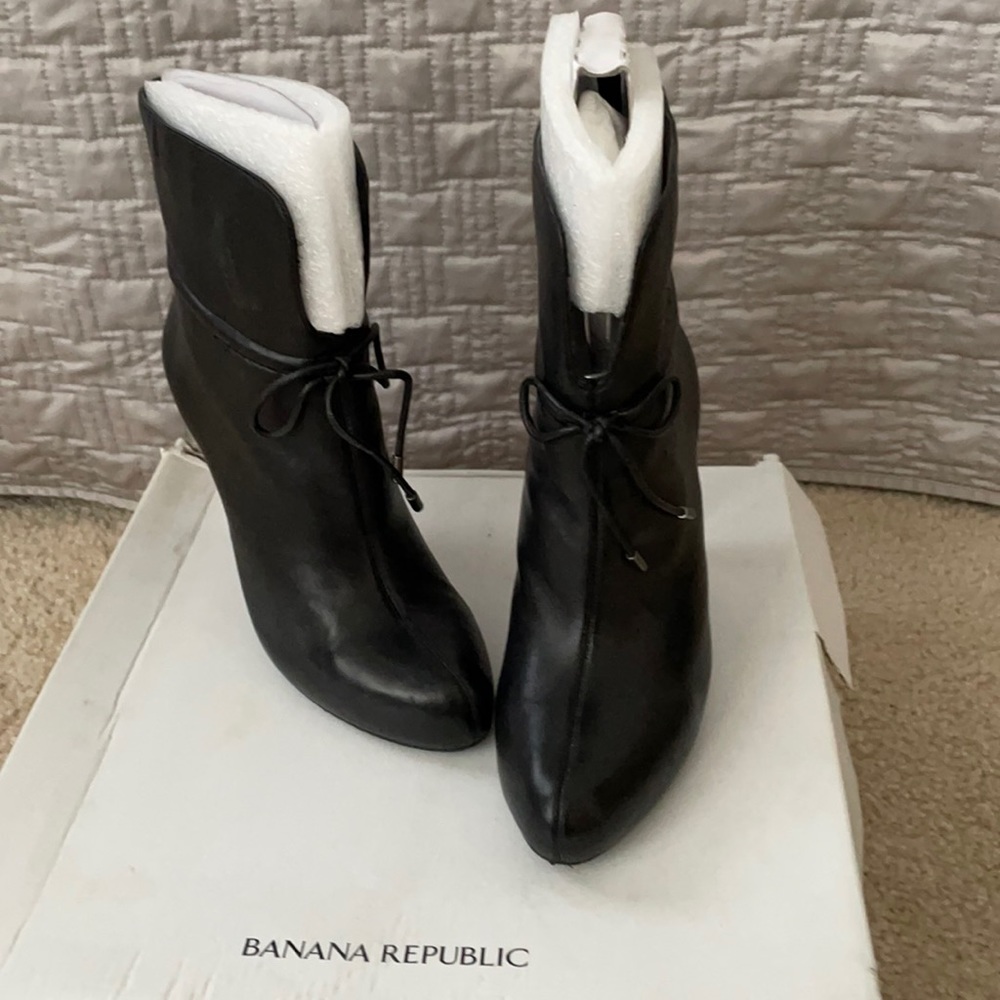 Banana Republic black leather booties 6.5 NEW
